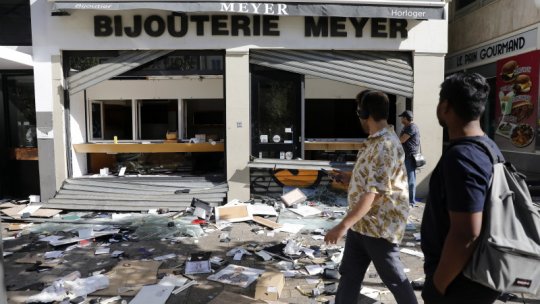 Revoltă în Franţa, după ce un adolescent a fost ucis de un ofițer de poliție