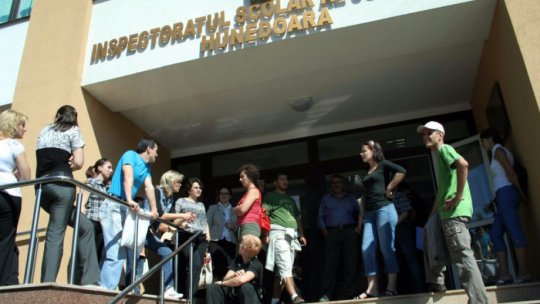 Peste 32.000 de candidaţi susţin proba scrisă la examenul de titularizare în învăţământul preuniversitar