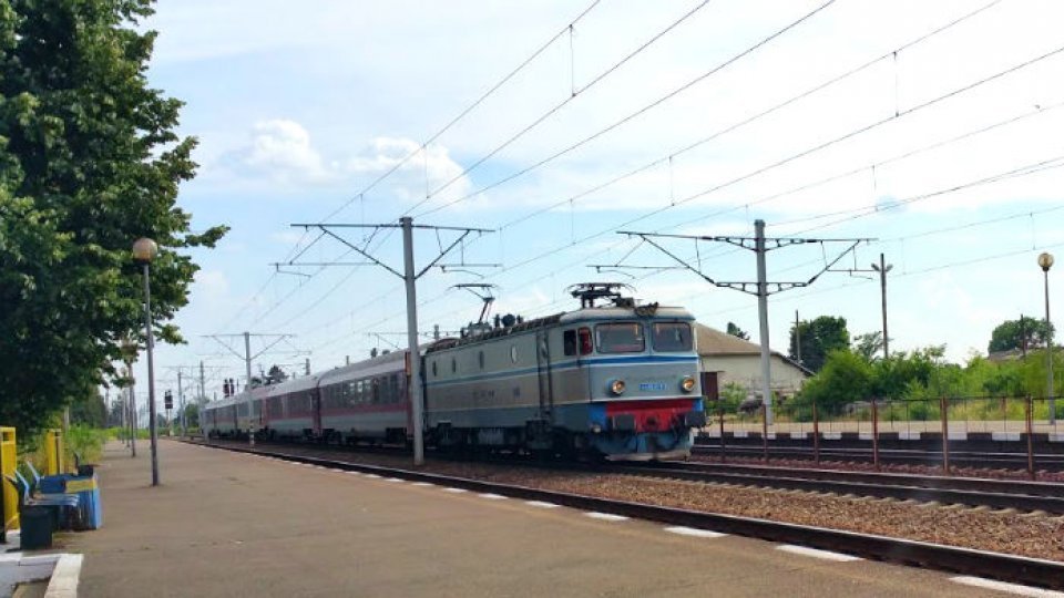 Trenurile își limitează viteza din cauza caniculei