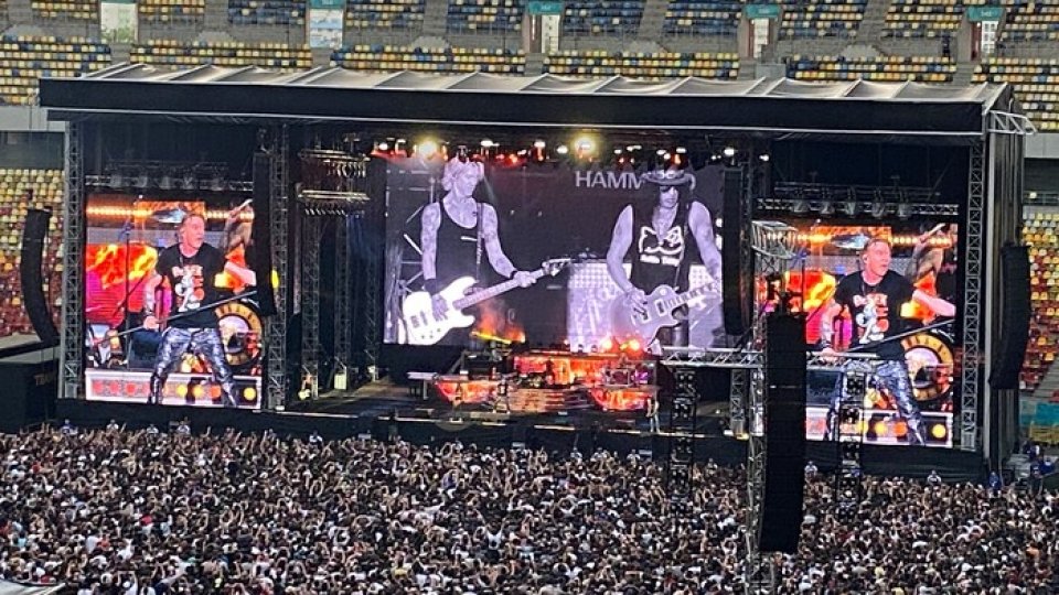 Cetățean bulgar, prins cu o armă artizanală la concertul Guns N' Roses de la București