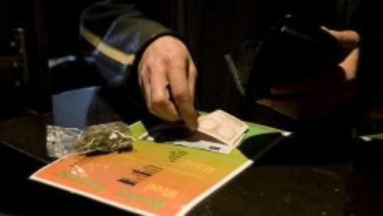 Poliţiştii capitalei au depistat doisprezece consumatori de droguri