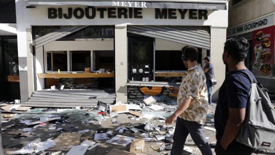 A cincea noapte de proteste în Franţa, provocate de uciderea la începutul săptămânii a unui adolescent de către poliție