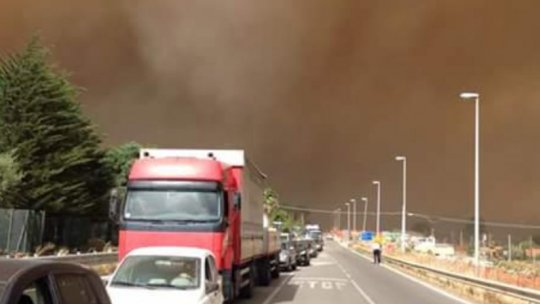 Zeci de incendii în Sicilia, Italia. Zboruri anulate
