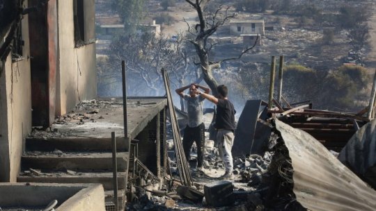 Pe insula Rodos, afectată de incendiile de vegetație, se află un contingent de 52 de pompieri români