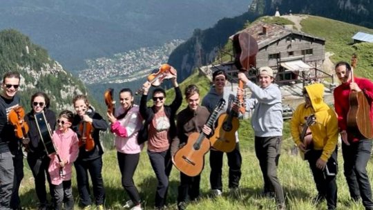 Concert de vioară şi chitară la Cabana Caraiman