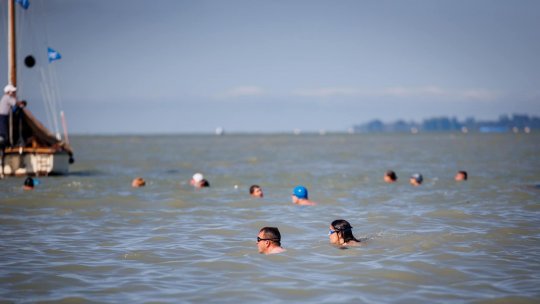 Președintele Ungariei, Katalin Novák, a traversat înot Lacul Balaton