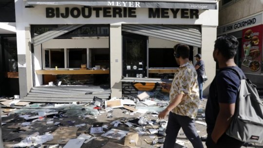 Franţa - violenţele urbane nu s-au încheiat