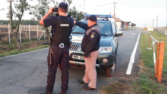 Polițiștii au prins peste 50 de cetățeni străini care încercau să treacă ilegal frontiera în Ungaria