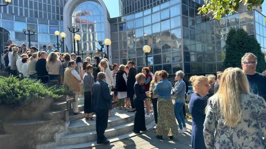 Angajaţii din Finanţe spun că  vor continua protestul până la soluţionarea revendicărilor