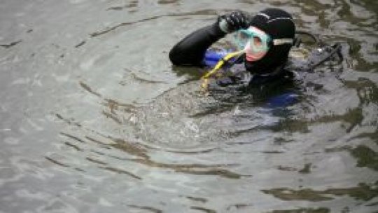 O echipă de scafandri aparținând Forțelor Navale Române a fost trimisă în zona digului din stațiunea Costinești
