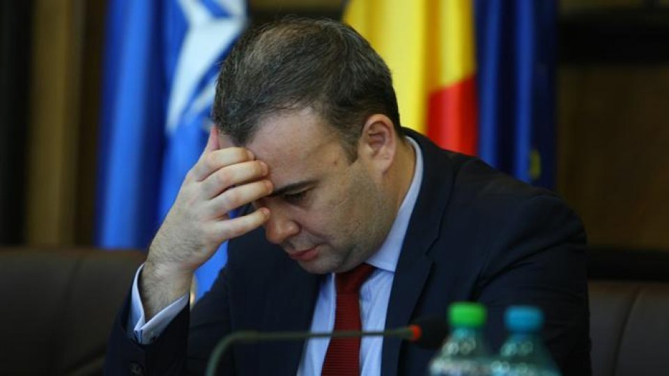 Fostul ministru de finanţe Darius Vâlcov, condamnat la 6 ani de închisoare, a fost adus în ţară