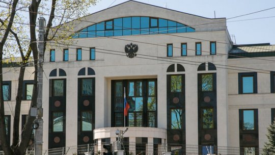 Zeci de diplomați ruși și angajați de la Ambasada, Consulatul și Centrul de Cultură Rusă din Chișinău au părăsit azi Republica Moldova