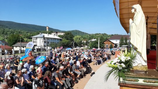 Mii de pelerini sunt prezenți la Sanctuarul Național Marian de la Cacica, județul Suceava