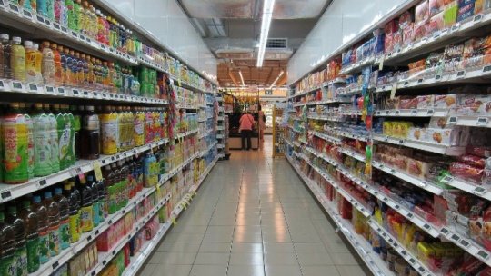 Preţurile medii ale alimentelor de bază vizate de ordonanța privind plafonarea adaosurilor comerciale au scăzut cu până la 43% în prima săptămână din august