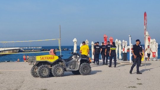 Pe litoral sunt prezente echipe mixte de poliţişti şi jandarmi pentru a-i ajuta pe salvamari