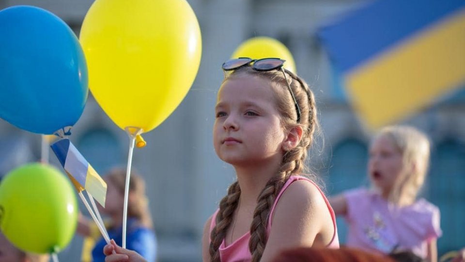Peste 150 de refugiați ucraineni au venit la Ambasada Ucrainei din București pentru a sărbători Ziua Independenței