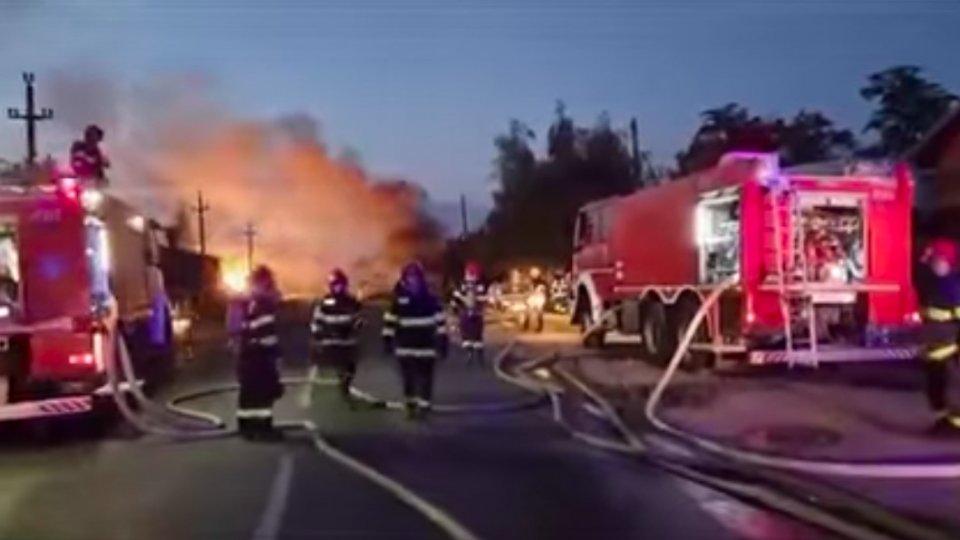Operațiune de amploare la Crevedia pentru stingerea incendiului izbucnit la o stație GPL și pentru salvarea victimelor