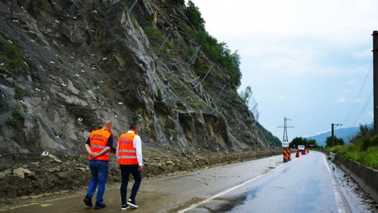 Drumul Național 57 Clisura Dunării este din nou blocat la Cozla