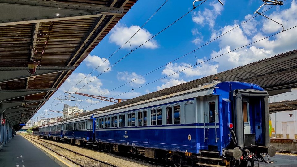 Trenul Iași-București, care transportă sute de călători, este blocat în tunel la Bârnova, județul Iași