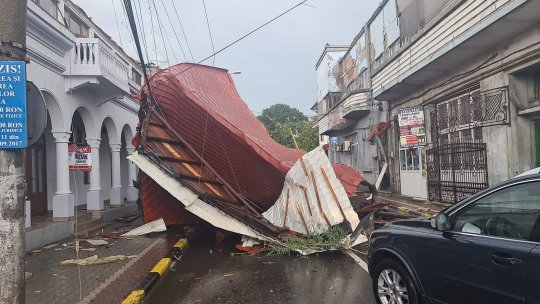 Vijeliile cu cod roșu de duminică au produs efecte devastatoare în jumătatea de est a țării (FOTO și VIDEO)