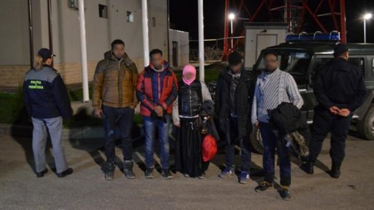Aproape 300 de străini fără forme legale depistaţi de poliţiştii de la imigrări în România