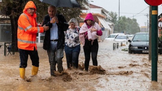 Grecia afectată de incendii şi inundaţii va beneficia de un ajutor de peste 2,5 miliarde euro