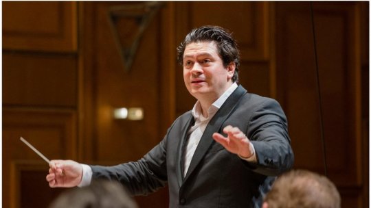 Maestrul Cristian Măcelaru susţine un prim concert din seria "Mari Orchestre ale Lumii"