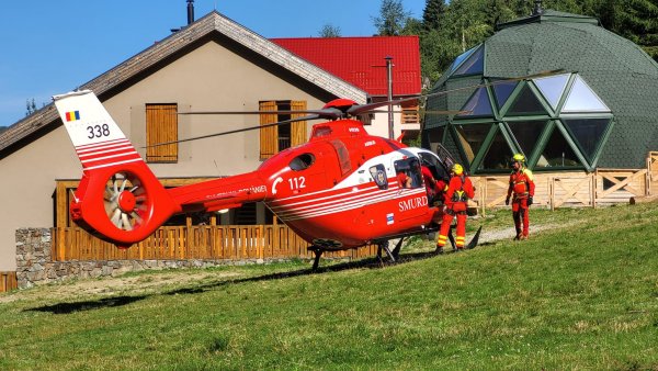 Turistă evacuată cu elicopterul din Masivul Retezat