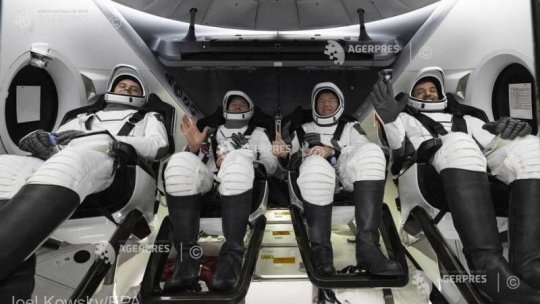 Patru astronauţi - doi americani, un rus şi un astronaut din Emiratele Arabe Unite - au revenit pe Terra după ce au petrecut şase luni la bordul Staţiei Spaţiale Internaţionale