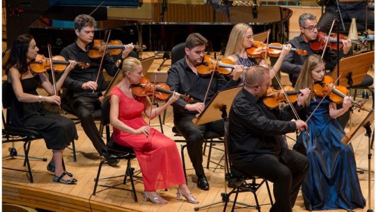 Festivalul Internațional ”George Enescu” revine, astăzi, pe scena Sălii Palatului din capitală, cu orchestra din Zürich, sub bagheta lui Paavo Järvi