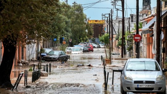Ploile torențiale și inundațiile continuă în Grecia, dar cu o intensitate mai redusă ca până acum
