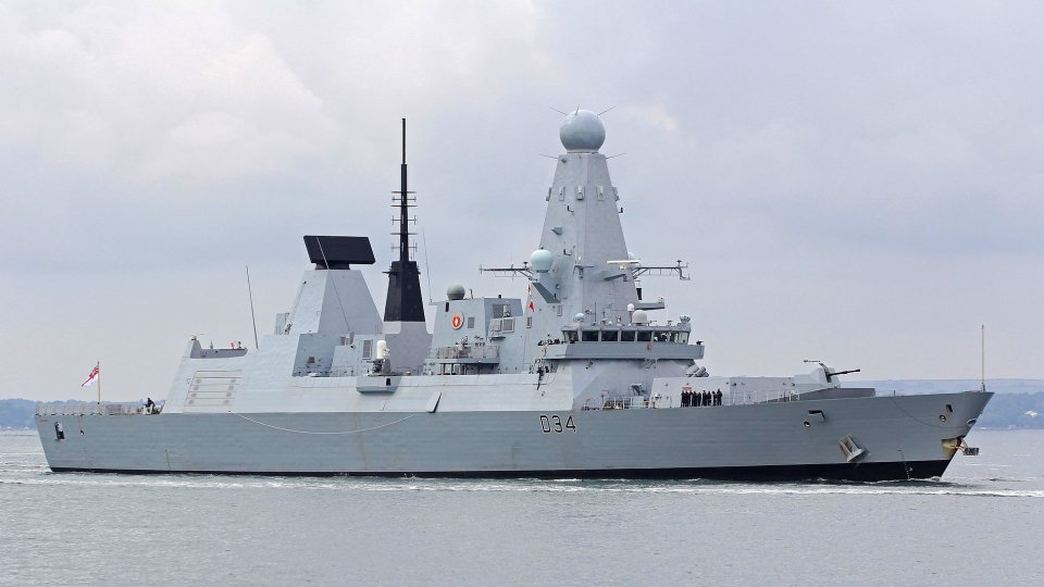Rebelii houthi din Yemen au atacat în Marea Roșie o navă a marinei militare britanice