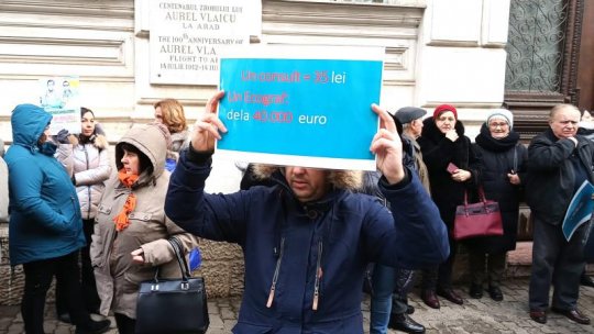 Protestele medicilor de familie: În Bucureşti, medicii s-au adunat în faţa sediului CNAS