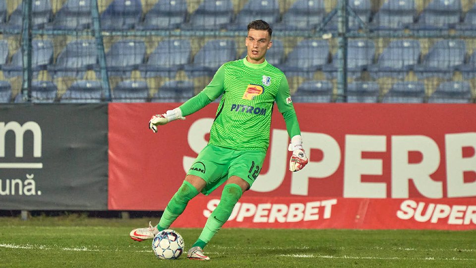 FC Rapid l-a achiziţionat pe portarul Marian Aioani de la Farul Constanţa
