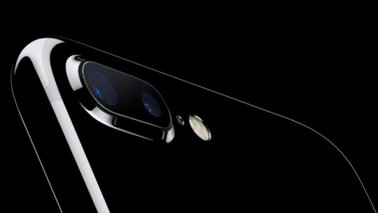 Din martie, utilizatorii de iPhone vor putea descărca aplicaţii de la companii rivale