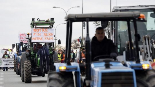 Agricultorii francezi sunt decişi să-şi continue protestele şi ameninţă cu blocarea Parisului