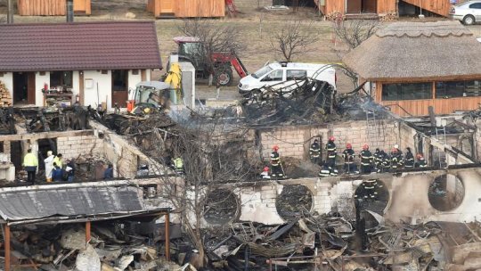 Reţineri în dosarul penal deschis după incendiul devastator de la complexul turistic Ferma Dacilor