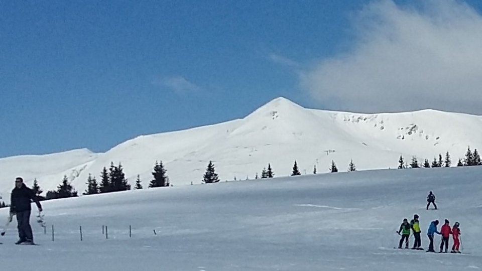 Risc însemnat de avalanşe în Munţii Rodnei, la peste 1.800 metri altitudine