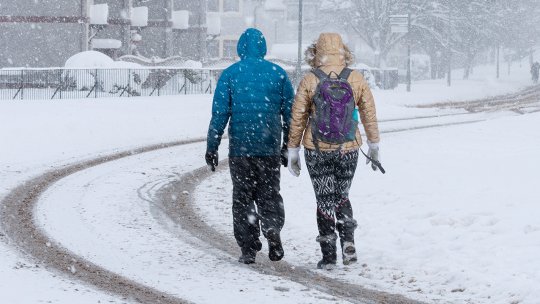 Avertizarea cod galben de intensificări ale vântului, polei, ninsori și viscol mai este valabilă în 14 județe din estul țării