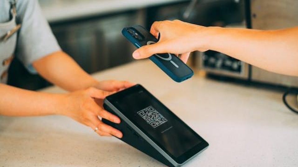 Diplomele de absolvire pentru viitorii absolvenţi ai învăţământului superior vor avea ca element distinctiv un cod QR