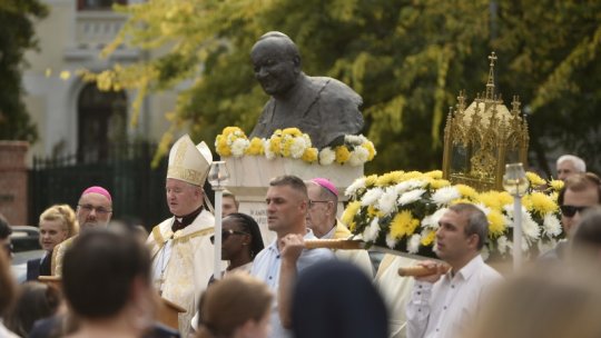 București: Procesiune cu relicva Papei Ioan Paul al II-lea