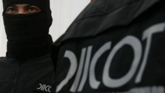 Brașov: Bărbat prins de DIICOT în timp ce ridica un colet cu cocaină trimis din Italia