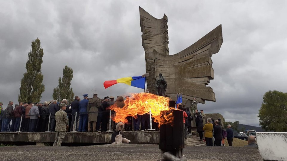Arad: ceremonii de Ziua Armatei la monumentul de lângă Păuliş