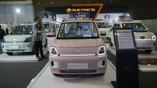 Comisia Europeană a decis suprataxarea maşinilor electrice importate din China, începând de luna viitoare