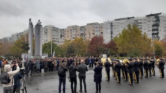 Ziua Veteranilor de Război, marcată la Monumentul eroilor căzuţi în teatrele de operaţii