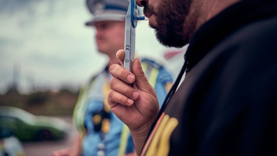 Introducerea unui prag pentru conducere sub influenţa drogurilor, amânată