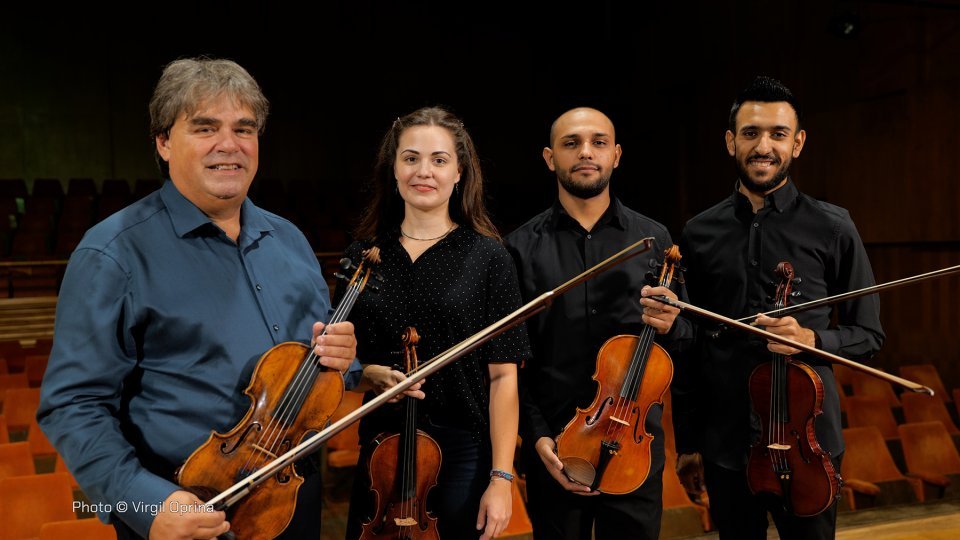Cele patru viori ale lui Enescu, în premieră pe aceeaşi scenă, în cadrul unui turneu istoric
