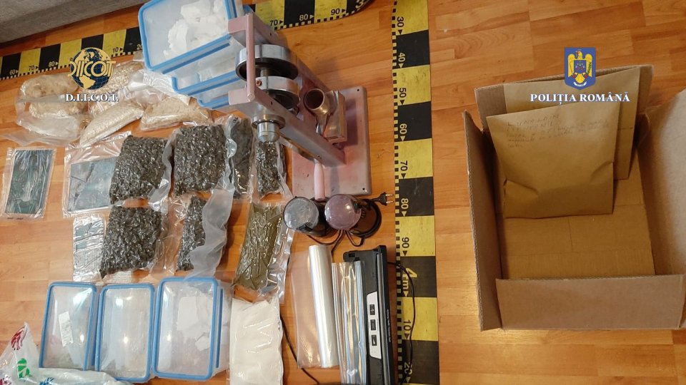 Doi bărbaţi din Turda au fost prinşi în timp ce vindeau droguri sintetice de mare risc