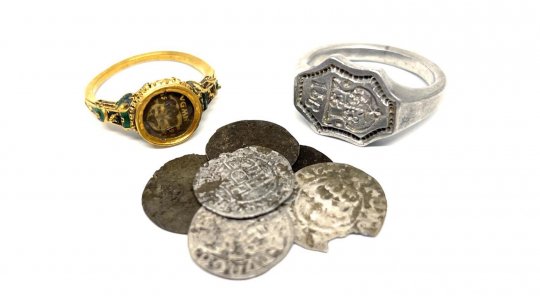 Două inele medievale au fost găsite într-o pădure din județul Mureş