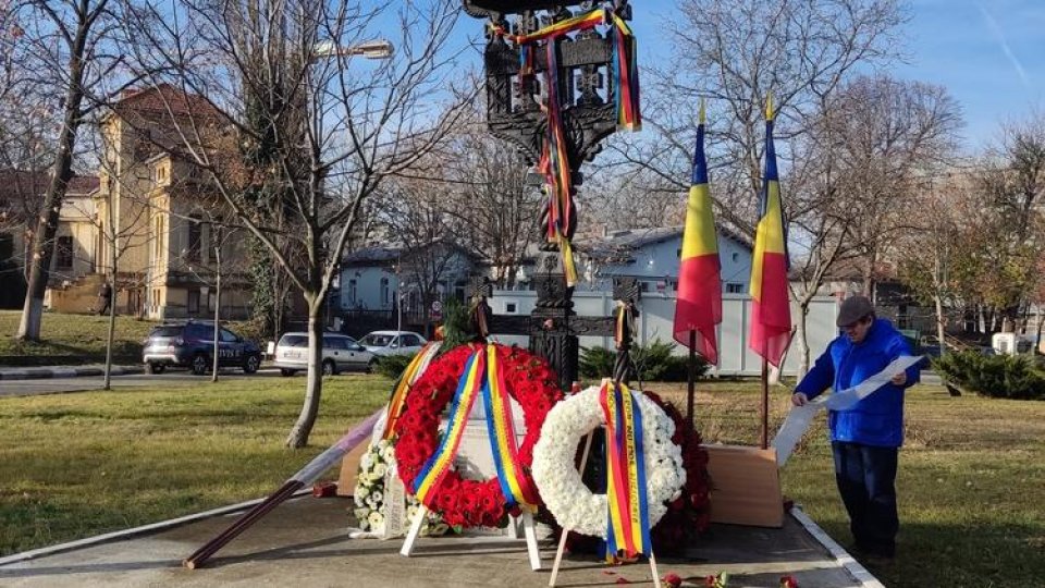 Ceremonie la Troiţa din faţa Crematoriului Cenuşa unde 43 de revoluționari au fost incinerați în '89